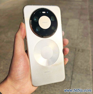 告别续航错愕 没信号也不慌! 华为Mate 80系列太懂户外东谈主